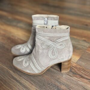 Very Volatile Mauve/ Gray Suede Ankle Boots